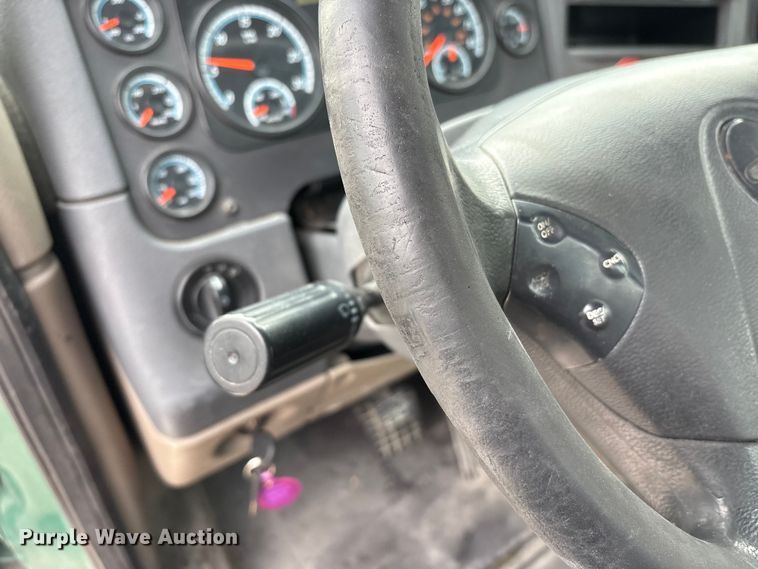 image for item FK1228 2017 Freightliner Cascadia 125 semi truck