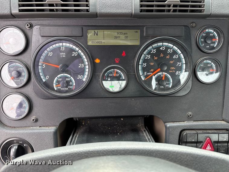 image for item FK1228 2017 Freightliner Cascadia 125 semi truck