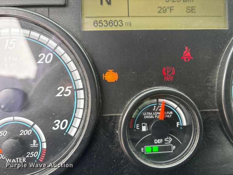 image for item FK1228 2017 Freightliner Cascadia 125 semi truck