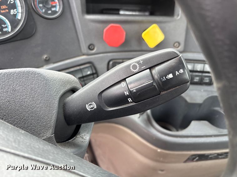 image for item FK1228 2017 Freightliner Cascadia 125 semi truck