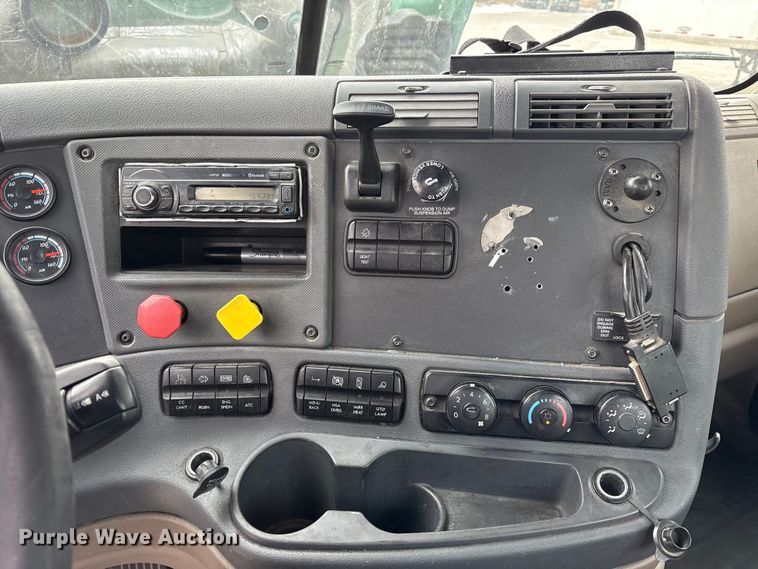 image for item FK1228 2017 Freightliner Cascadia 125 semi truck