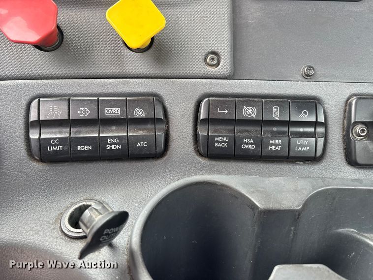 image for item FK1228 2017 Freightliner Cascadia 125 semi truck