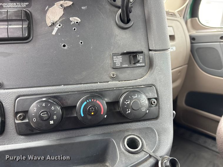 image for item FK1228 2017 Freightliner Cascadia 125 semi truck