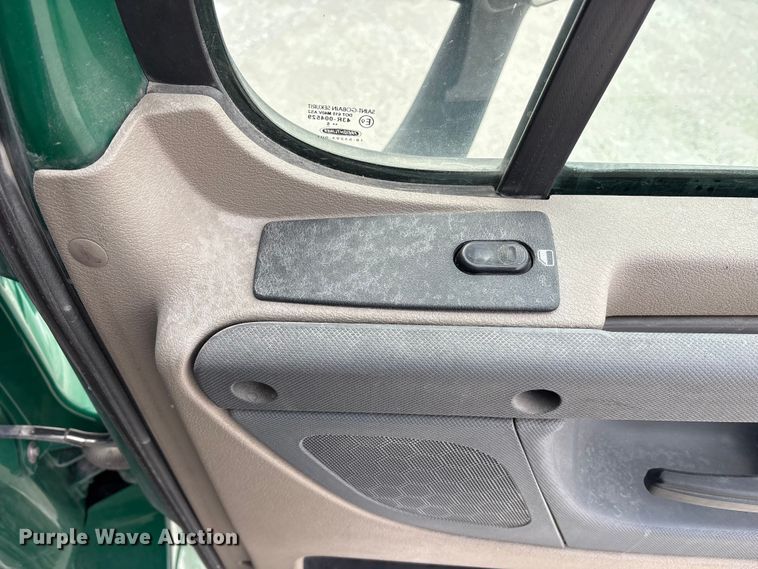 image for item FK1228 2017 Freightliner Cascadia 125 semi truck