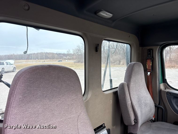 image for item FK1228 2017 Freightliner Cascadia 125 semi truck