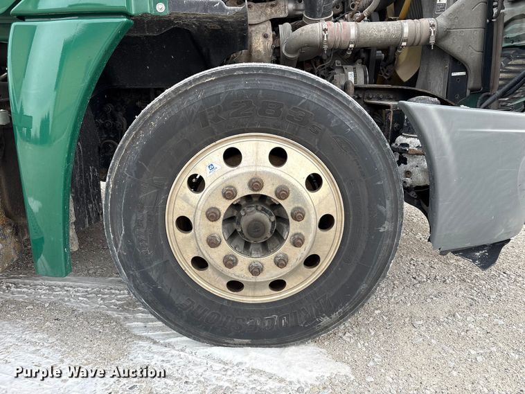 image for item FK1228 2017 Freightliner Cascadia 125 semi truck