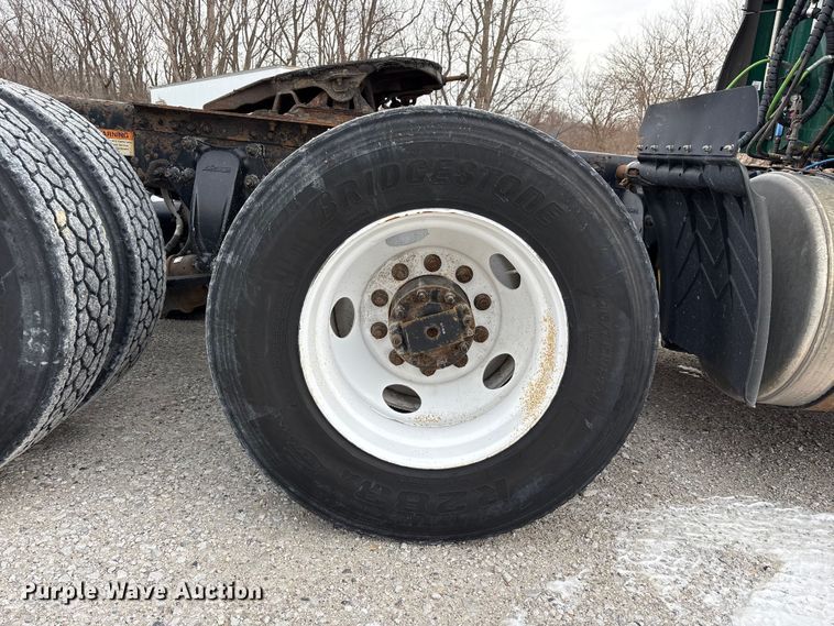 image for item FK1228 2017 Freightliner Cascadia 125 semi truck