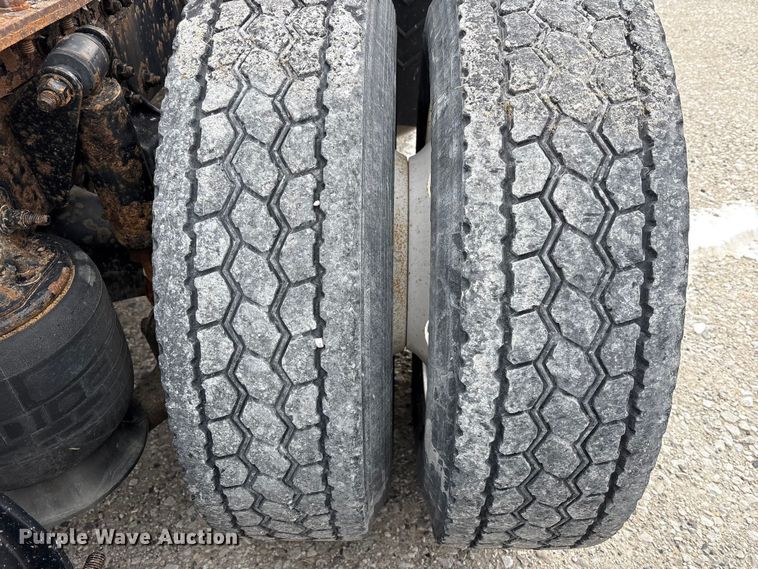 image for item FK1228 2017 Freightliner Cascadia 125 semi truck