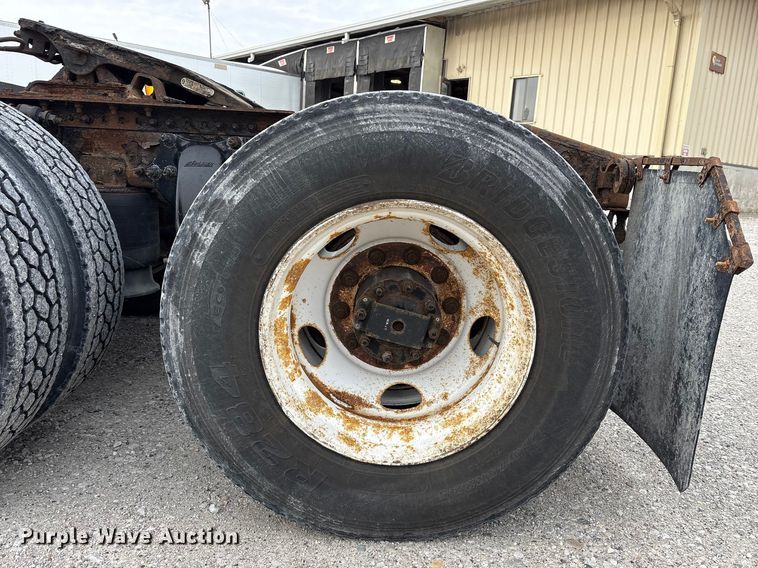 image for item FK1228 2017 Freightliner Cascadia 125 semi truck