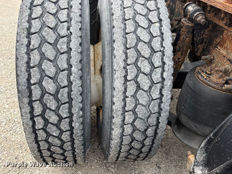 image for item FK1228 2017 Freightliner Cascadia 125 semi truck