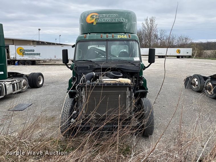 image for item FK1393 2017 Freightliner Cascadia 125 semi truck
