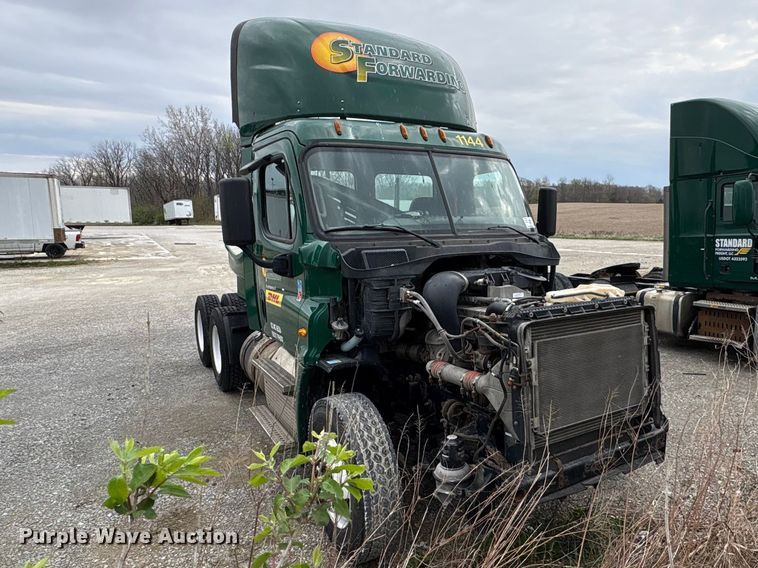 image for item FK1393 2017 Freightliner Cascadia 125 semi truck