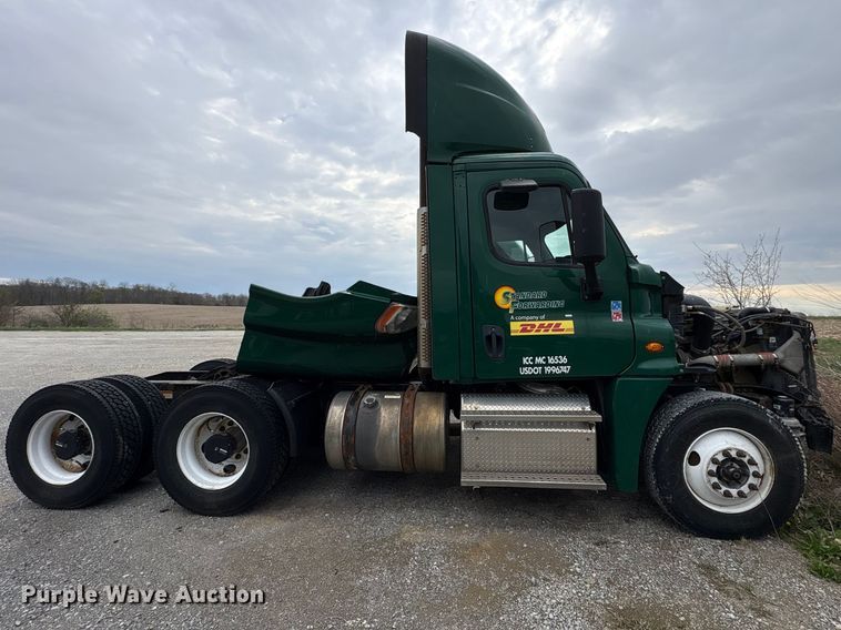 image for item FK1393 2017 Freightliner Cascadia 125 semi truck