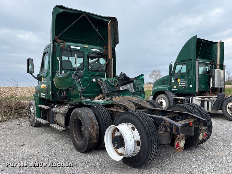 image for item FK1393 2017 Freightliner Cascadia 125 semi truck