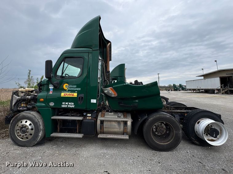 image for item FK1393 2017 Freightliner Cascadia 125 semi truck