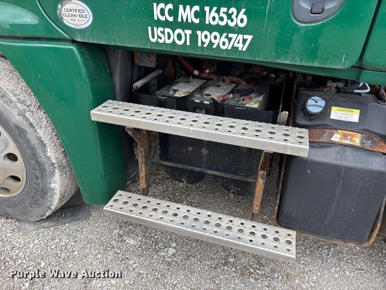 image for item FK1393 2017 Freightliner Cascadia 125 semi truck