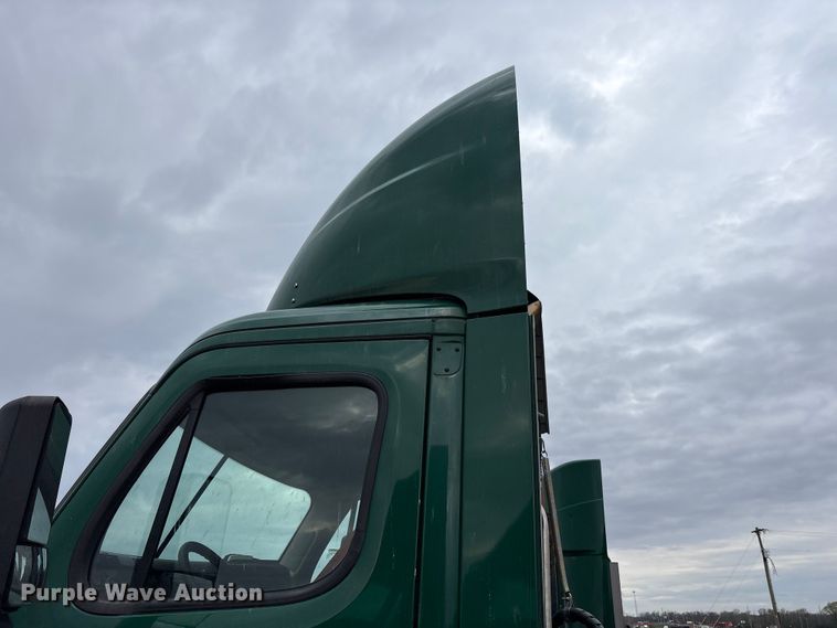 image for item FK1393 2017 Freightliner Cascadia 125 semi truck