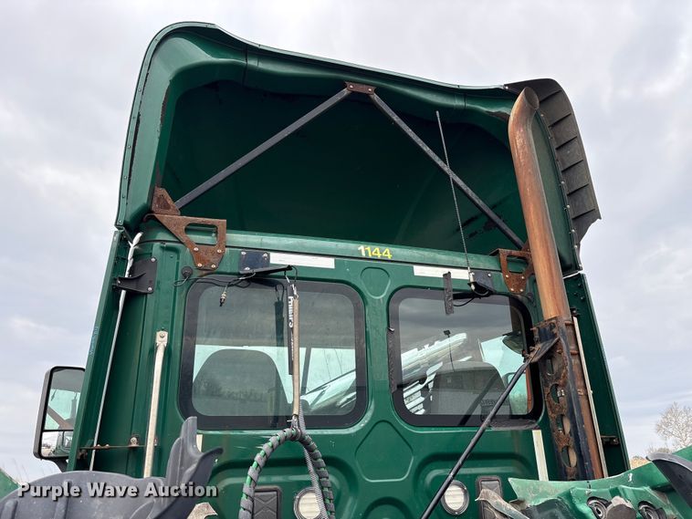 image for item FK1393 2017 Freightliner Cascadia 125 semi truck