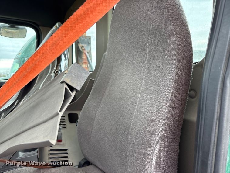 image for item FK1393 2017 Freightliner Cascadia 125 semi truck