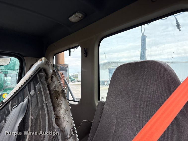 image for item FK1393 2017 Freightliner Cascadia 125 semi truck