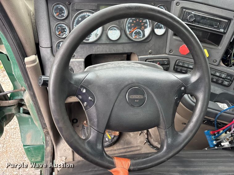 image for item FK1393 2017 Freightliner Cascadia 125 semi truck