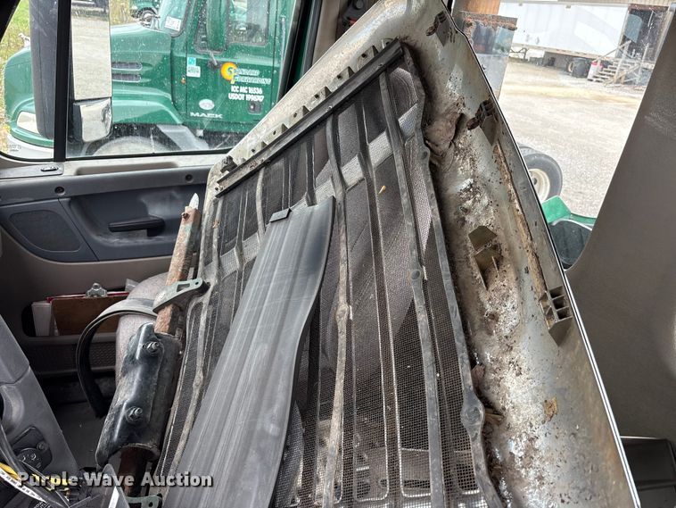 image for item FK1393 2017 Freightliner Cascadia 125 semi truck