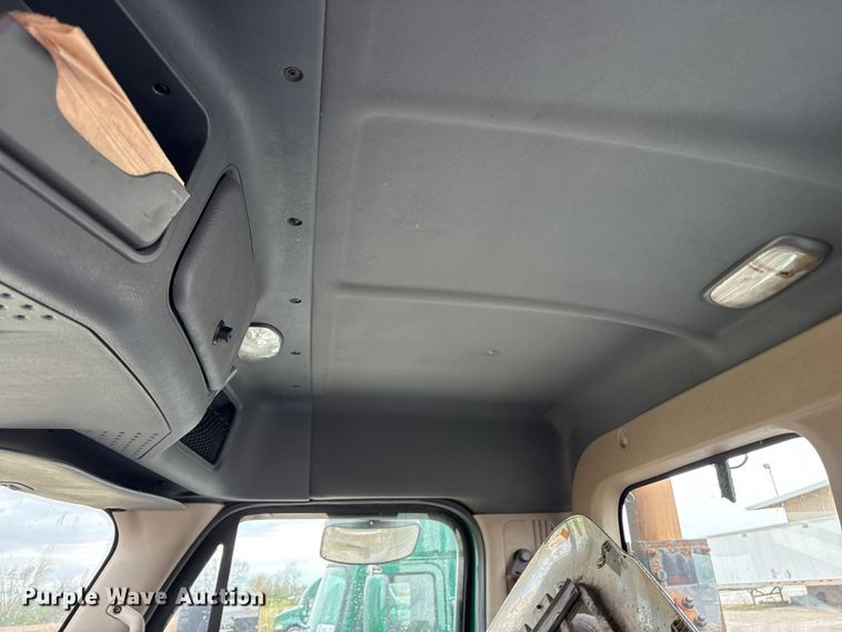 image for item FK1393 2017 Freightliner Cascadia 125 semi truck