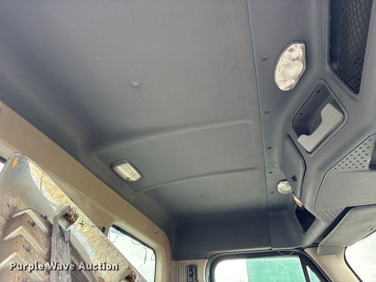 image for item FK1393 2017 Freightliner Cascadia 125 semi truck