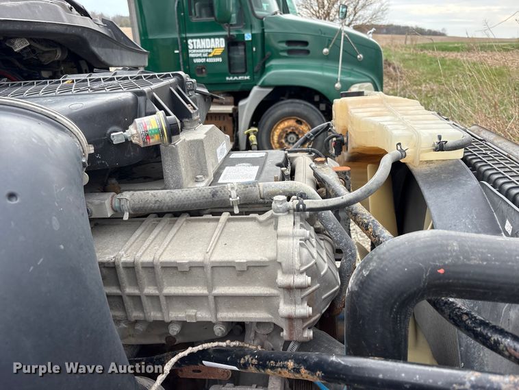 image for item FK1393 2017 Freightliner Cascadia 125 semi truck