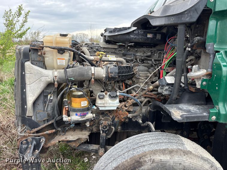 image for item FK1393 2017 Freightliner Cascadia 125 semi truck