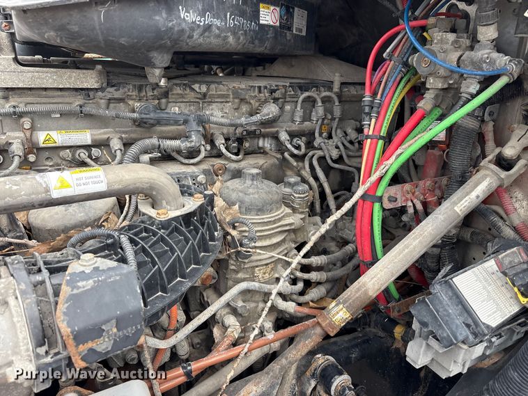 image for item FK1393 2017 Freightliner Cascadia 125 semi truck