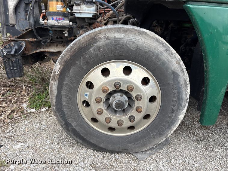 image for item FK1393 2017 Freightliner Cascadia 125 semi truck