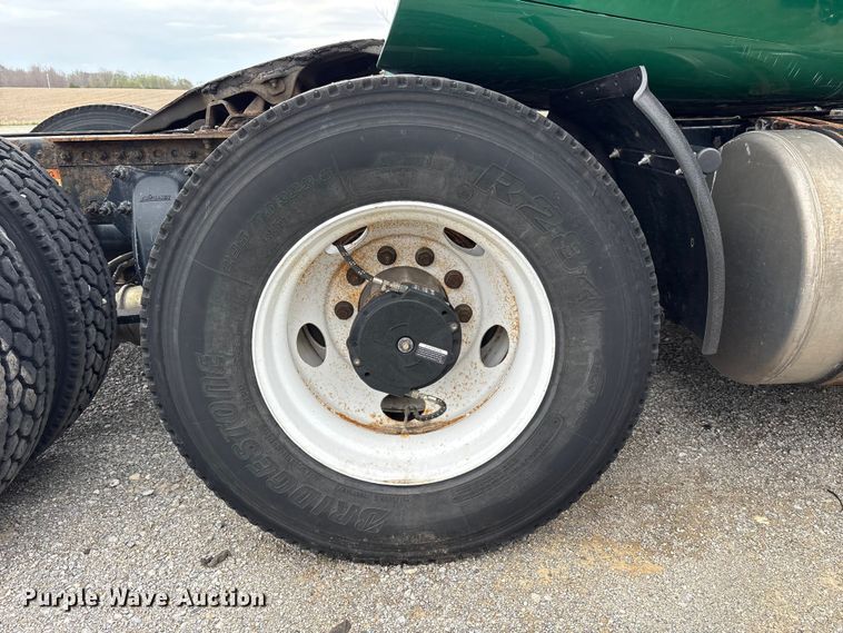 image for item FK1393 2017 Freightliner Cascadia 125 semi truck