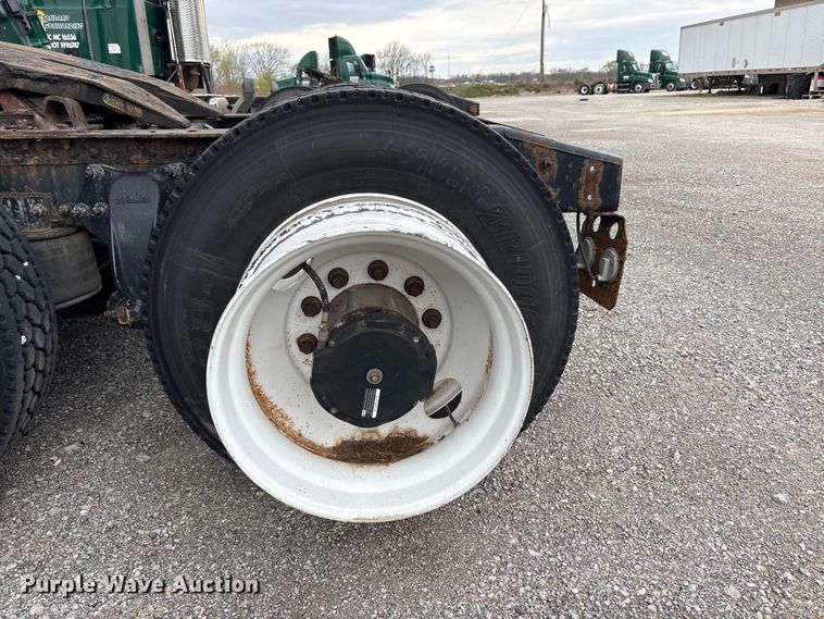 image for item FK1393 2017 Freightliner Cascadia 125 semi truck