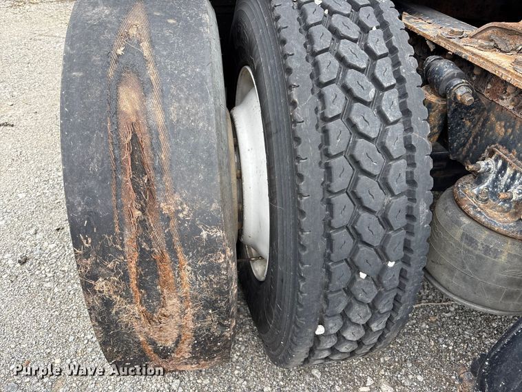 image for item FK1393 2017 Freightliner Cascadia 125 semi truck