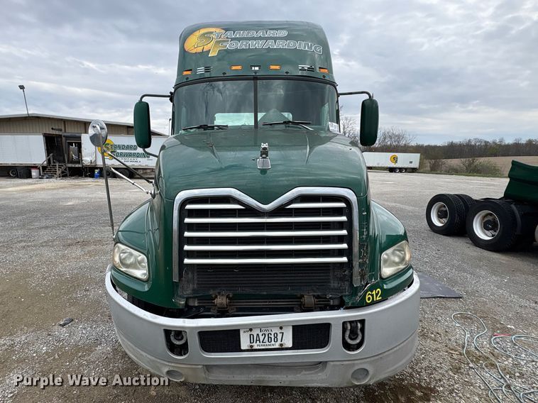 image for item FK1394 2013 Mack CXU613 semi truck