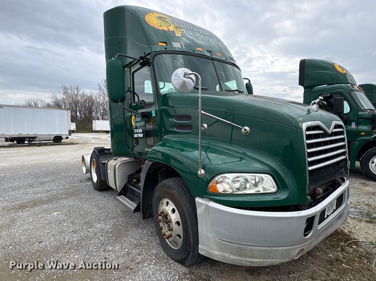 image for item FK1394 2013 Mack CXU613 semi truck