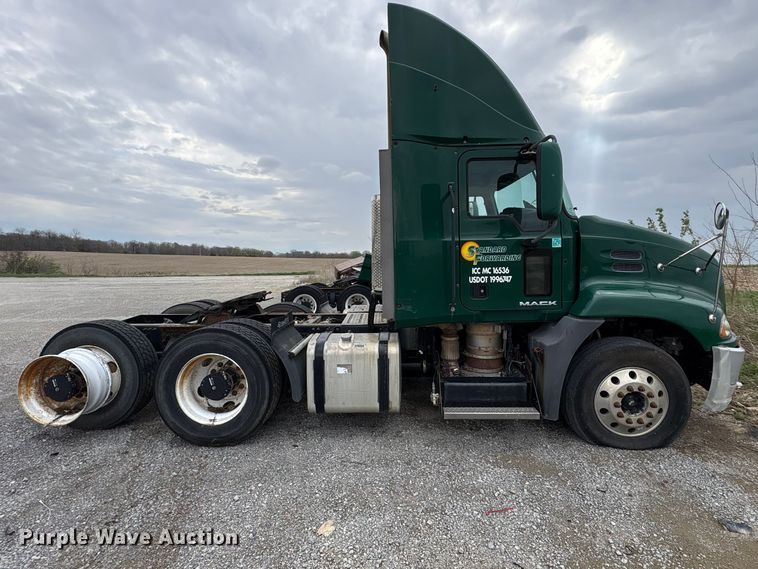 image for item FK1394 2013 Mack CXU613 semi truck