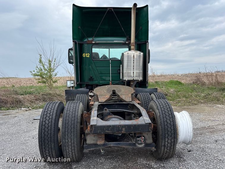image for item FK1394 2013 Mack CXU613 semi truck