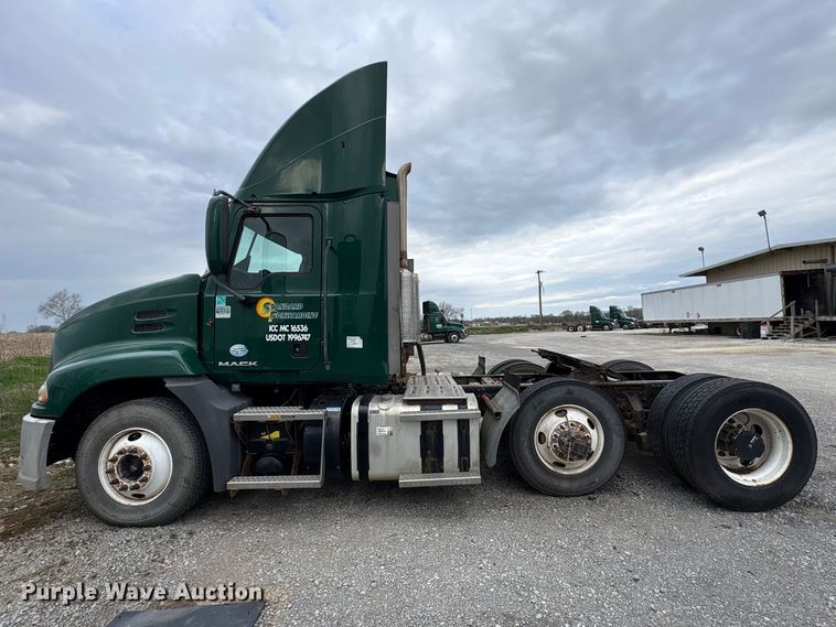 image for item FK1394 2013 Mack CXU613 semi truck