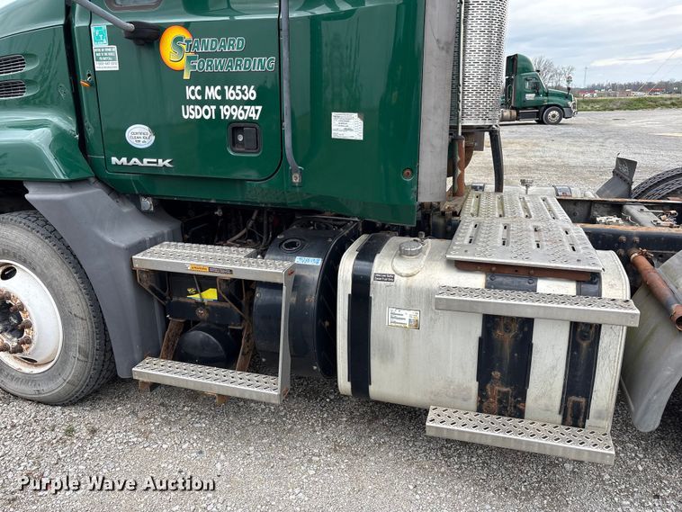 image for item FK1394 2013 Mack CXU613 semi truck