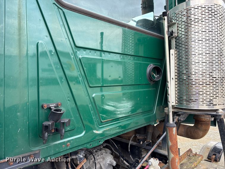 image for item FK1394 2013 Mack CXU613 semi truck