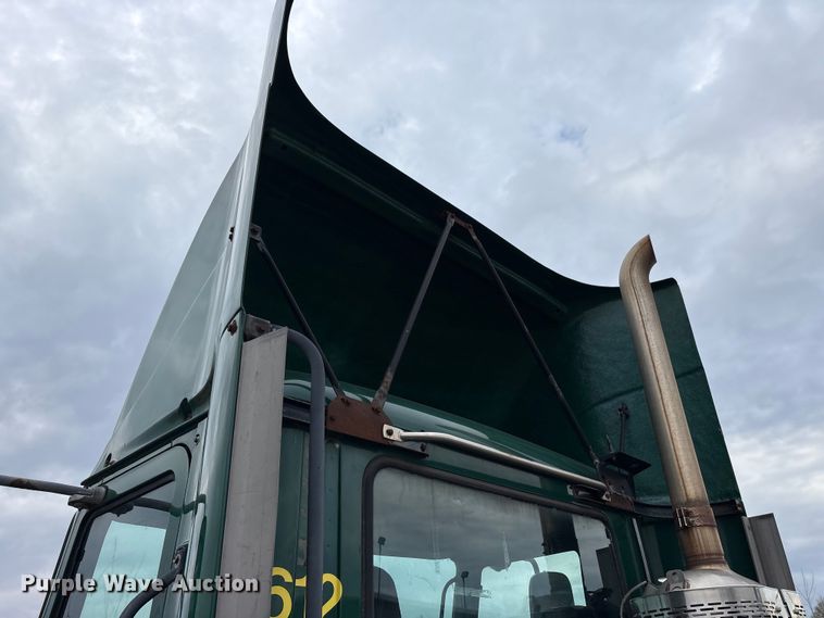 image for item FK1394 2013 Mack CXU613 semi truck