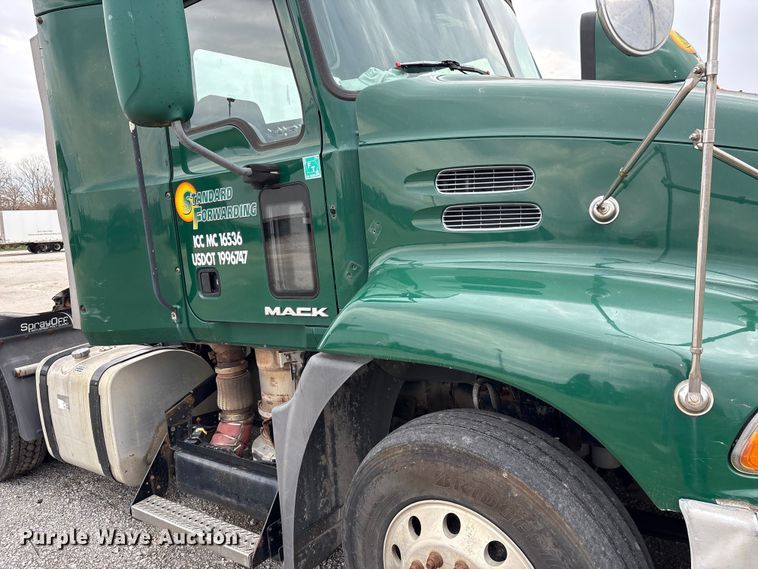 image for item FK1394 2013 Mack CXU613 semi truck