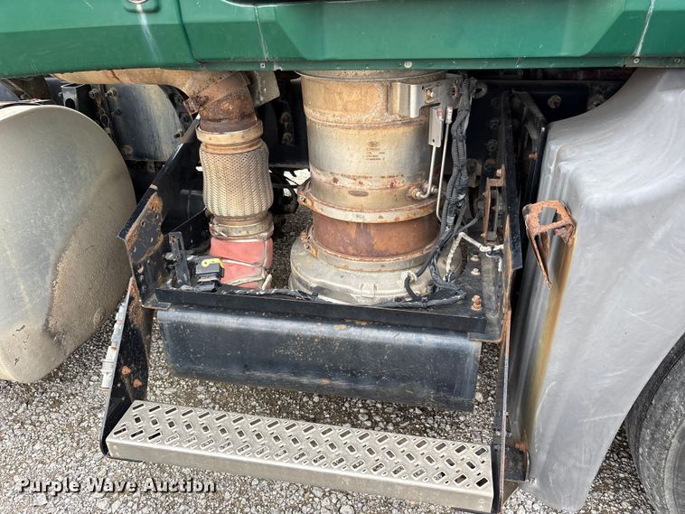 image for item FK1394 2013 Mack CXU613 semi truck