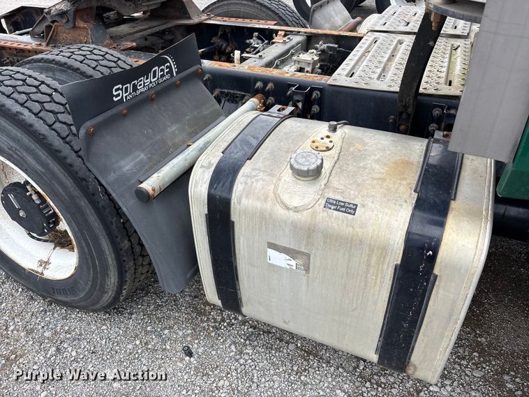 image for item FK1394 2013 Mack CXU613 semi truck