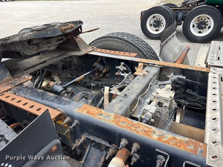 image for item FK1394 2013 Mack CXU613 semi truck