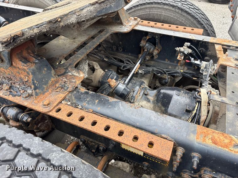 image for item FK1394 2013 Mack CXU613 semi truck