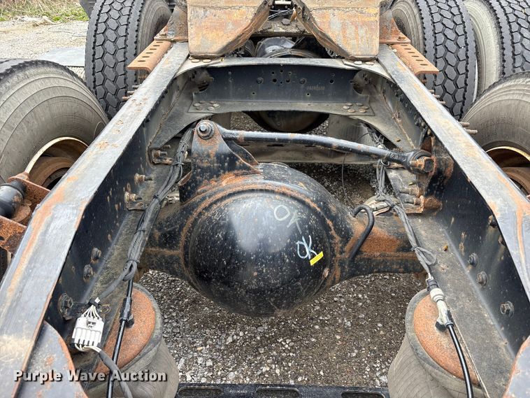 image for item FK1394 2013 Mack CXU613 semi truck