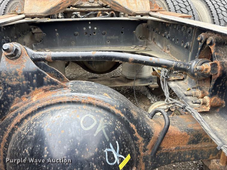 image for item FK1394 2013 Mack CXU613 semi truck